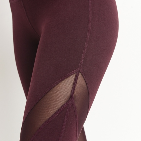 ‼️Last 1‼️Maroon Mesh Insert Leggings - Picture 5 of 8
